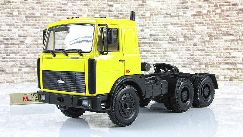 Мощный тягач МАЗ 64224 предназначен для транспортировки грузов в составе автопоезда